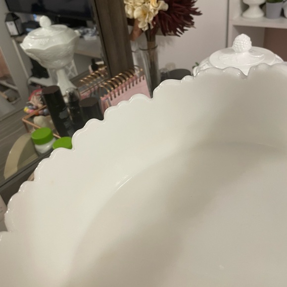 Milk glass rose bowl - Picture 4 of 7